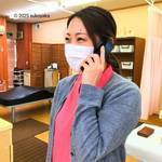 電話受付をしている写真