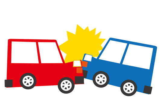 自動車同士がぶつかっている写真